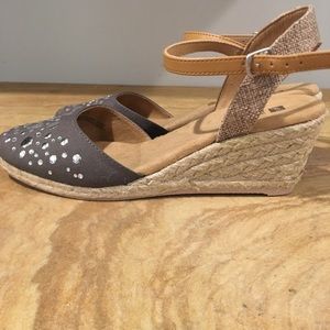 White Mountain wedge sandal